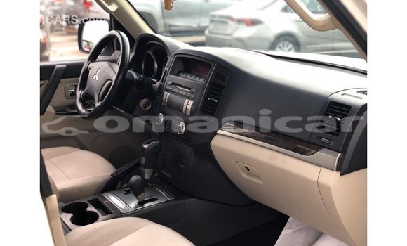 Buy Import Mitsubishi Pajero White Car in Import - Dubai in Dhufar Buy Import Mitsubishi Pajero White Car in Import - Dubai in Dhufar