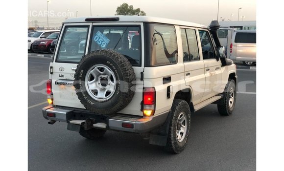 Buy Import Toyota Land Cruiser White Car in Import - Dubai in Dhufar Buy Import Toyota Land Cruiser White Car in Import - Dubai in Dhufar
