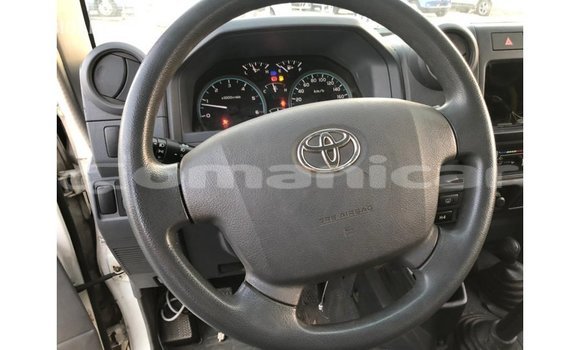 Buy Import Toyota Land Cruiser White Car in Import - Dubai in Dhufar Buy Import Toyota Land Cruiser White Car in Import - Dubai in Dhufar