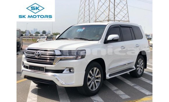 Buy Import Toyota Land Cruiser White Car in Import - Dubai in Dhufar Buy Import Toyota Land Cruiser White Car in Import - Dubai in Dhufar