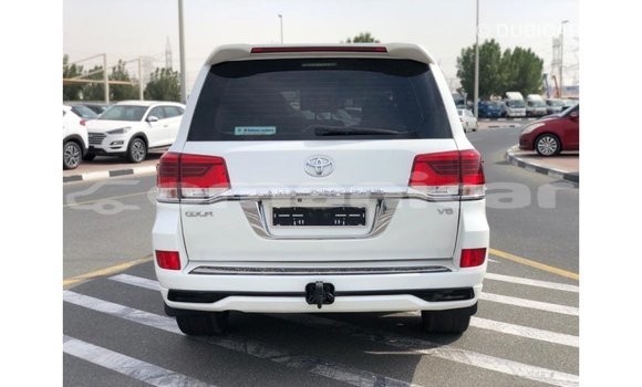 Buy Import Toyota Land Cruiser White Car in Import - Dubai in Dhufar Buy Import Toyota Land Cruiser White Car in Import - Dubai in Dhufar