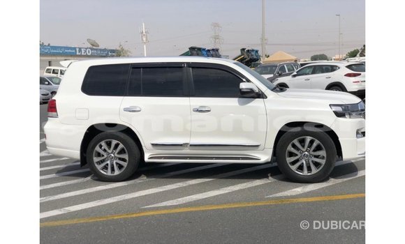 Buy Import Toyota Land Cruiser White Car in Import - Dubai in Dhufar Buy Import Toyota Land Cruiser White Car in Import - Dubai in Dhufar