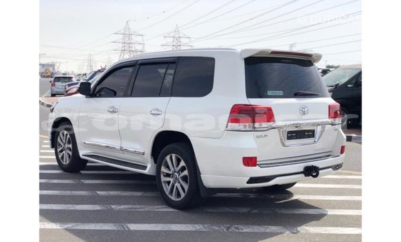 Buy Import Toyota Land Cruiser White Car in Import - Dubai in Dhufar Buy Import Toyota Land Cruiser White Car in Import - Dubai in Dhufar