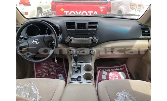Buy Import Toyota Highlander Blue Car in Import - Dubai in Dhufar Buy Import Toyota Highlander Blue Car in Import - Dubai in Dhufar