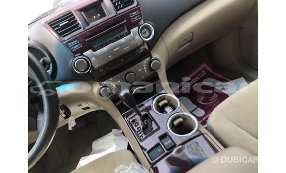 Buy Import Toyota Highlander Other Car in Import - Dubai in Dhufar Buy Import Toyota Highlander Other Car in Import - Dubai in Dhufar