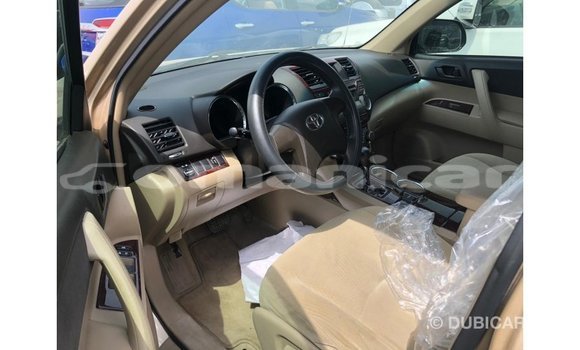 Buy Import Toyota Highlander Other Car in Import - Dubai in Dhufar Buy Import Toyota Highlander Other Car in Import - Dubai in Dhufar