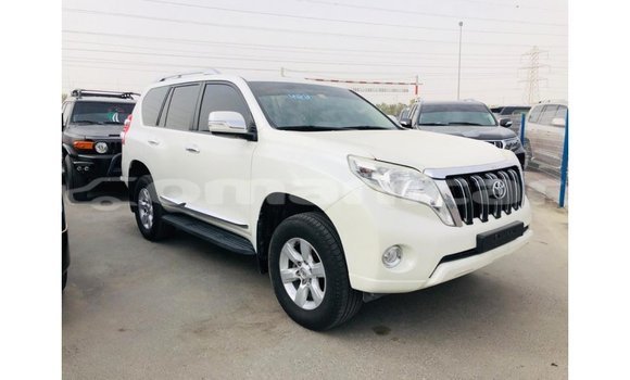 Buy Import Toyota Prado White Car in Import - Dubai in Dhufar