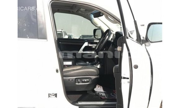 Buy Import Toyota Land Cruiser White Car in Import - Dubai in Dhufar Buy Import Toyota Land Cruiser White Car in Import - Dubai in Dhufar