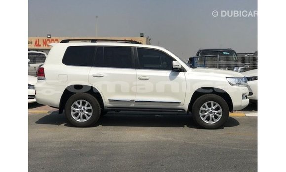 Buy Import Toyota Land Cruiser White Car in Import - Dubai in Dhufar Buy Import Toyota Land Cruiser White Car in Import - Dubai in Dhufar