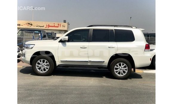 Buy Import Toyota Land Cruiser White Car in Import - Dubai in Dhufar Buy Import Toyota Land Cruiser White Car in Import - Dubai in Dhufar