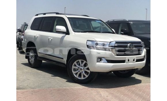 Buy Import Toyota Land Cruiser White Car in Import - Dubai in Dhufar Buy Import Toyota Land Cruiser White Car in Import - Dubai in Dhufar