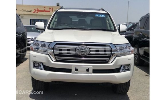 Buy Import Toyota Land Cruiser White Car in Import - Dubai in Dhufar Buy Import Toyota Land Cruiser White Car in Import - Dubai in Dhufar