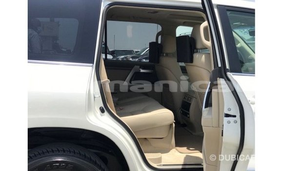 Buy Import Toyota Land Cruiser White Car in Import - Dubai in Dhufar Buy Import Toyota Land Cruiser White Car in Import - Dubai in Dhufar