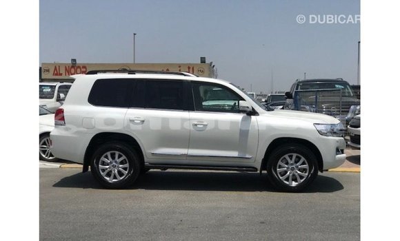 Buy Import Toyota Land Cruiser White Car in Import - Dubai in Dhufar Buy Import Toyota Land Cruiser White Car in Import - Dubai in Dhufar