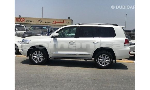 Buy Import Toyota Land Cruiser White Car in Import - Dubai in Dhufar Buy Import Toyota Land Cruiser White Car in Import - Dubai in Dhufar