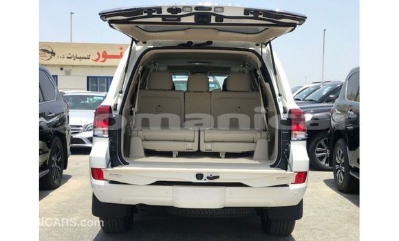 Buy Import Toyota Land Cruiser White Car in Import - Dubai in Dhufar Buy Import Toyota Land Cruiser White Car in Import - Dubai in Dhufar