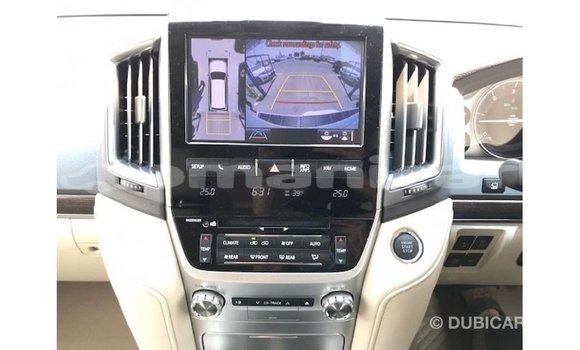 Buy Import Toyota Land Cruiser White Car in Import - Dubai in Dhufar Buy Import Toyota Land Cruiser White Car in Import - Dubai in Dhufar