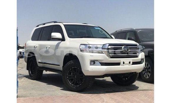 Buy Import Toyota Land Cruiser White Car in Import - Dubai in Dhufar