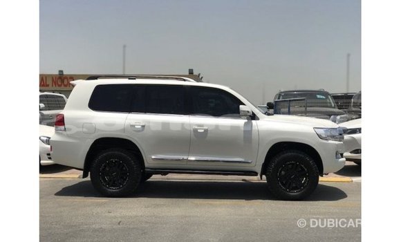 Buy Import Toyota Land Cruiser White Car in Import - Dubai in Dhufar Buy Import Toyota Land Cruiser White Car in Import - Dubai in Dhufar