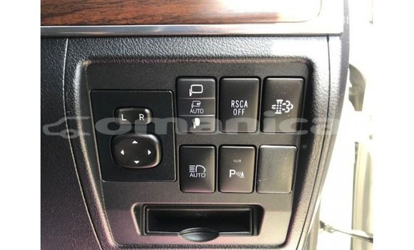 Buy Import Toyota Land Cruiser White Car in Import - Dubai in Dhufar Buy Import Toyota Land Cruiser White Car in Import - Dubai in Dhufar