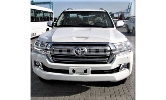 Buy Import Toyota Land Cruiser White Car in Import - Dubai in Dhufar