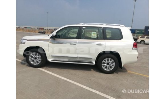 Buy Import Toyota Land Cruiser White Car in Import - Dubai in Dhufar Buy Import Toyota Land Cruiser White Car in Import - Dubai in Dhufar