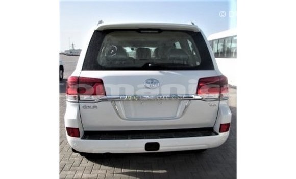 Buy Import Toyota Land Cruiser White Car in Import - Dubai in Dhufar Buy Import Toyota Land Cruiser White Car in Import - Dubai in Dhufar