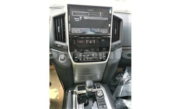 Buy Import Toyota Land Cruiser White Car in Import - Dubai in Dhufar Buy Import Toyota Land Cruiser White Car in Import - Dubai in Dhufar