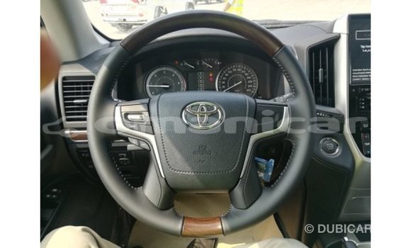 Buy Import Toyota Land Cruiser White Car in Import - Dubai in Dhufar Buy Import Toyota Land Cruiser White Car in Import - Dubai in Dhufar