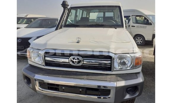 Buy Import Toyota Land Cruiser White Car in Import - Dubai in Dhufar
