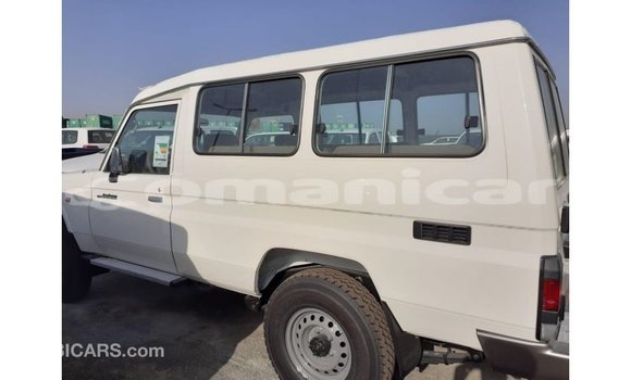 Buy Import Toyota Land Cruiser White Car in Import - Dubai in Dhufar Buy Import Toyota Land Cruiser White Car in Import - Dubai in Dhufar