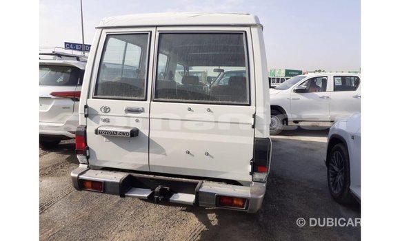 Buy Import Toyota Land Cruiser White Car in Import - Dubai in Dhufar Buy Import Toyota Land Cruiser White Car in Import - Dubai in Dhufar