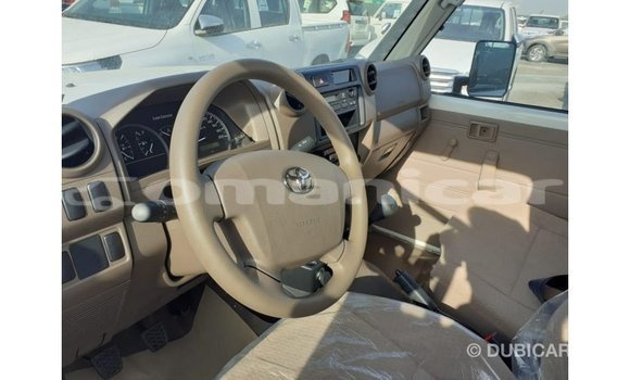 Buy Import Toyota Land Cruiser White Car in Import - Dubai in Dhufar Buy Import Toyota Land Cruiser White Car in Import - Dubai in Dhufar