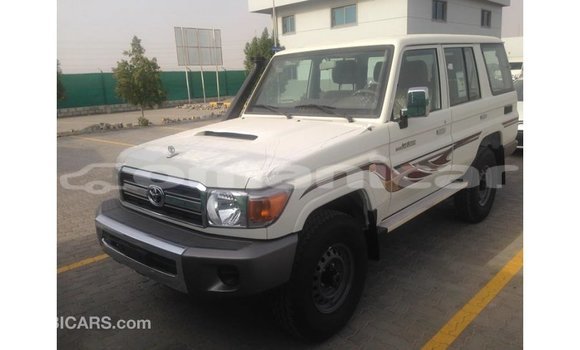 Buy Import Toyota Land Cruiser White Car in Import - Dubai in Dhufar Buy Import Toyota Land Cruiser White Car in Import - Dubai in Dhufar