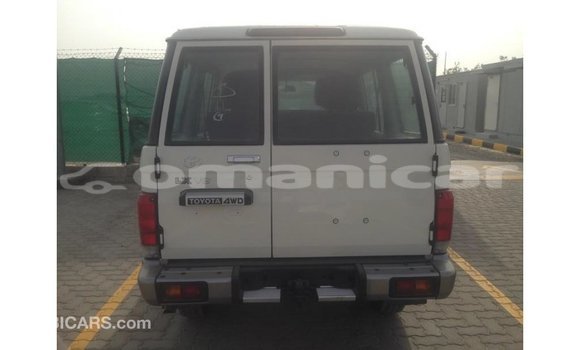 Buy Import Toyota Land Cruiser White Car in Import - Dubai in Dhufar Buy Import Toyota Land Cruiser White Car in Import - Dubai in Dhufar