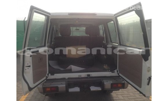 Buy Import Toyota Land Cruiser White Car in Import - Dubai in Dhufar Buy Import Toyota Land Cruiser White Car in Import - Dubai in Dhufar