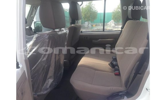 Buy Import Toyota Land Cruiser White Car in Import - Dubai in Dhufar Buy Import Toyota Land Cruiser White Car in Import - Dubai in Dhufar