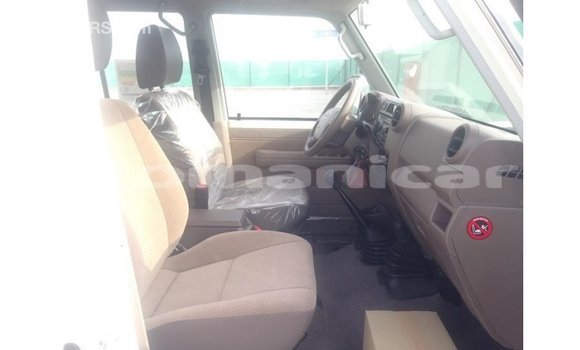 Buy Import Toyota Land Cruiser White Car in Import - Dubai in Dhufar Buy Import Toyota Land Cruiser White Car in Import - Dubai in Dhufar