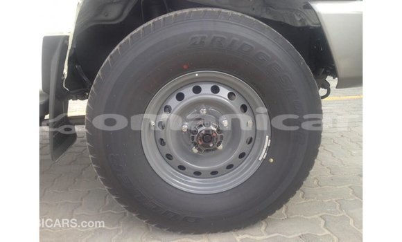 Buy Import Toyota Land Cruiser White Car in Import - Dubai in Dhufar Buy Import Toyota Land Cruiser White Car in Import - Dubai in Dhufar