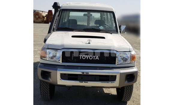 Buy Import Toyota Land Cruiser White Car in Import - Dubai in Dhufar