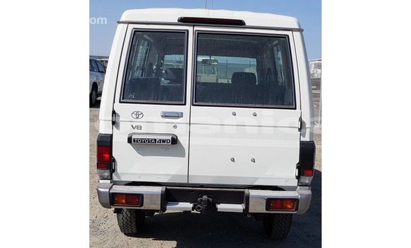 Buy Import Toyota Land Cruiser White Car in Import - Dubai in Dhufar Buy Import Toyota Land Cruiser White Car in Import - Dubai in Dhufar