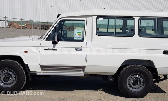 Buy Import Toyota Land Cruiser White Car in Import - Dubai in Dhufar Buy Import Toyota Land Cruiser White Car in Import - Dubai in Dhufar
