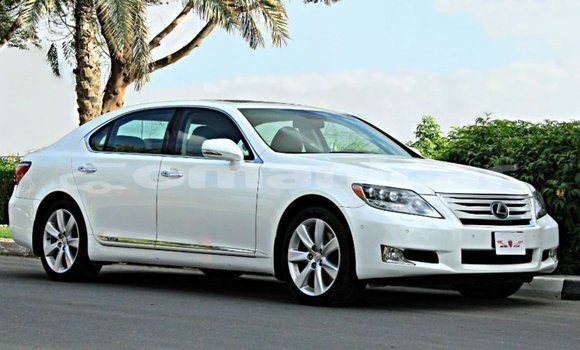 Buy Import Lexus LS White Car in Import - Dubai in Dhufar