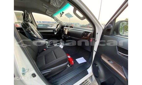 Buy Import Toyota Hilux White Car in Import - Dubai in Dhufar Buy Import Toyota Hilux White Car in Import - Dubai in Dhufar