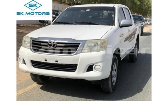 Buy Import Toyota Hilux White Car in Import - Dubai in Dhufar