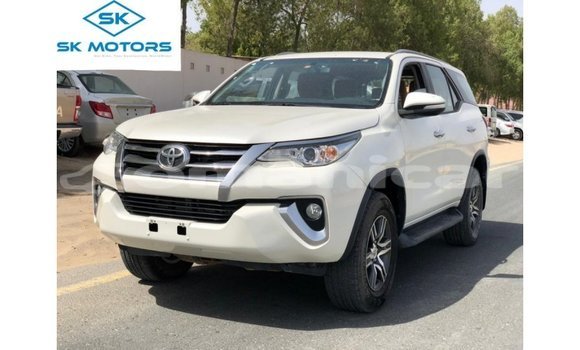 Buy Import Toyota Fortuner White Car in Import - Dubai in Dhufar
