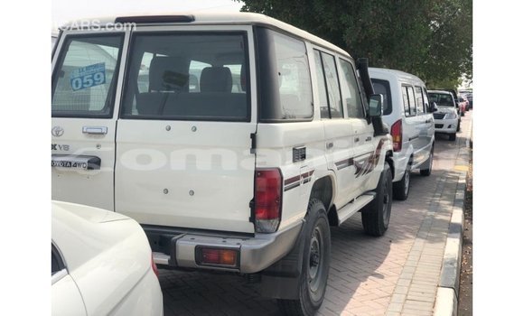 Buy Import Toyota Land Cruiser Other Car in Import - Dubai in Dhufar Buy Import Toyota Land Cruiser Other Car in Import - Dubai in Dhufar