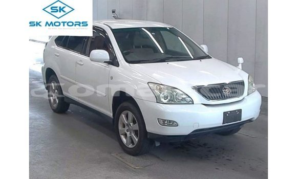 Buy Import Toyota Harrier White Car in Import - Dubai in Dhufar