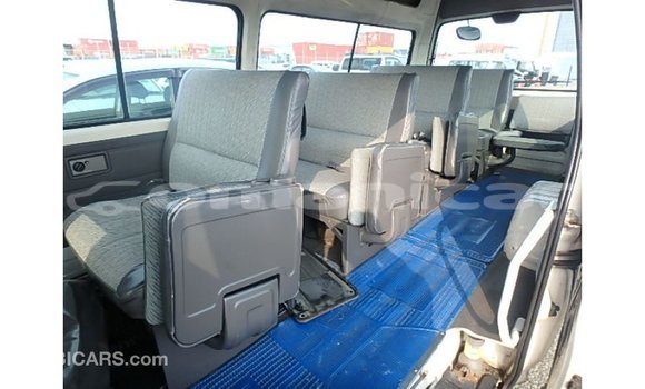 Buy Import Nissan Caravan White Car in Import - Dubai in Dhufar Buy Import Nissan Caravan White Car in Import - Dubai in Dhufar