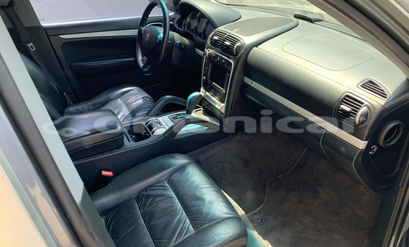 Buy Used Chevrolet Silverado Silver Car in Suhar in al-Batinah Buy Used Chevrolet Silverado Silver Car in Suhar in al-Batinah
